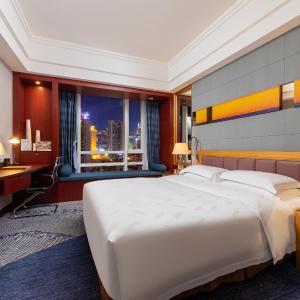 Deluxe City View King Bed Room (Free Welcome Fruit)