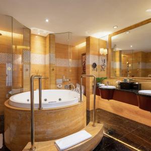 Executive Suite with View of Macau and Hong Kong-Zhuhai Macau BridgeFree Welcome Fruit)