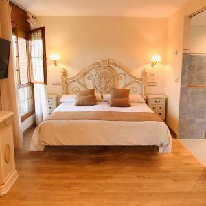 Queen Suite with Spa Bath
