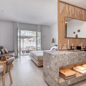 Junior Suite with Pool View