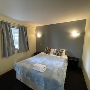 One-Bedroom Apartment with 2 Queen Beds