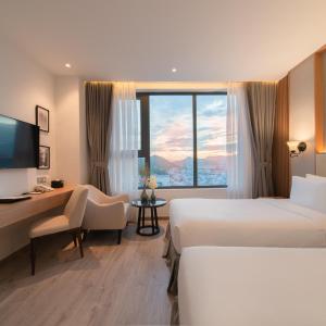 Superior Twin Room with City View