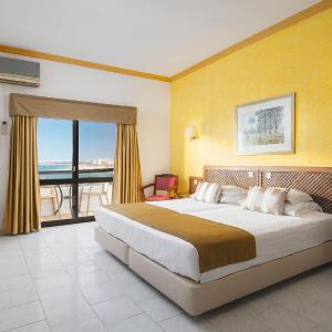 Double or Twin Room with Sea View