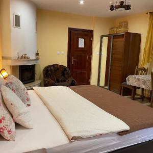 Triple Room with Private Bathroom