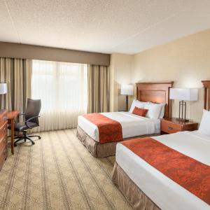 Two Queen Size Beds with Roll-in Shower