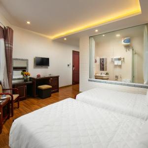 Suite with Mountain View