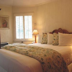 Queen Suite with Sofa Bed