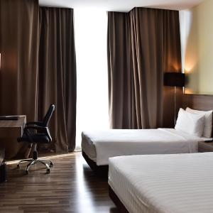 Family Room with King Bed and Single Bed - City View/Non-Smoking