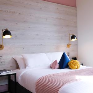King Size Bed - Shared Facilities
