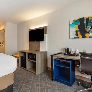 Queen Suite with Two Queen Beds - Accessible/Non-Smoking