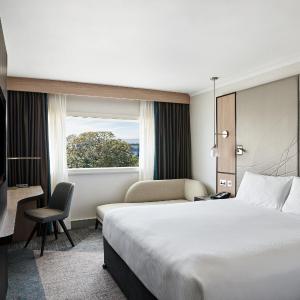King Room with Airport View