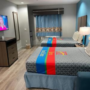 Queen Room with Two Queen Beds - Smoking
