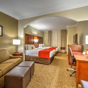 Queen Suite with Two Queen Beds