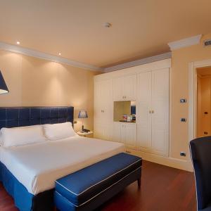 Classic Twin/Queen Room