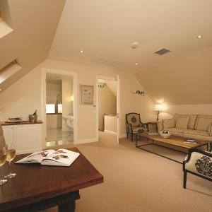 Provincial Suite