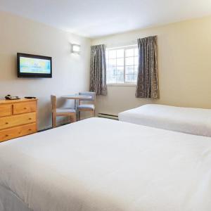 Standard Room with Two Double Beds