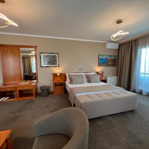 King Suite with Spa Bath