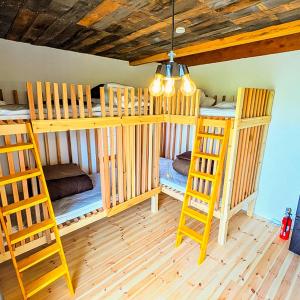Basic Triple Room with Shared Bathroom