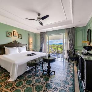 Executive Suite, Club Wing
