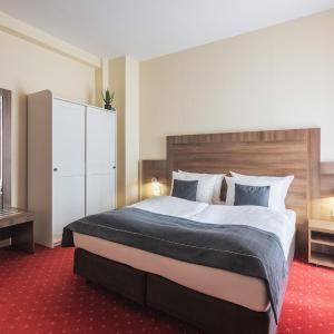 Double Room (1 Adult)