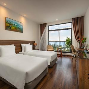 Deluxe Twin Room with Sea View