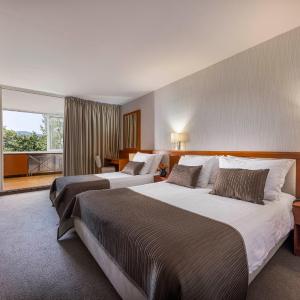 Superior Suite, Lake side