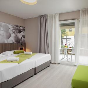 Classic Room with Balcony - Park Side