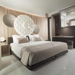 Verdant Room with Garden View