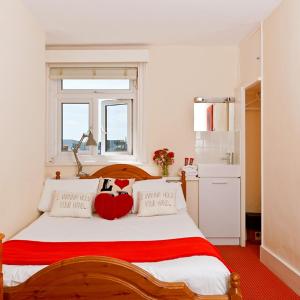 Small Double Room with Shower and Shared Toilet