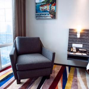 Deluxe Queen Room with City View - Non-Smoking