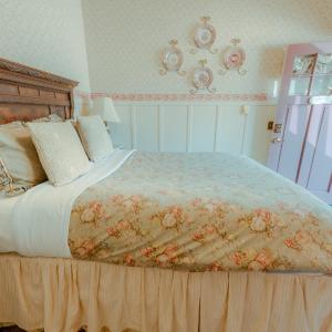 Queen Room with Garden View