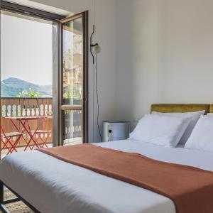 Double Room with Mountain View