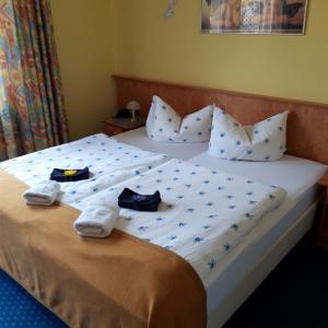 Deluxe Double Room (2 Adults + 1 Child)