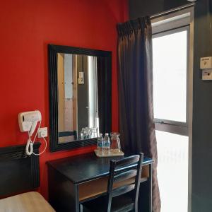 Standard Queen Room