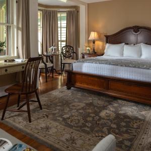 Deluxe King Suite