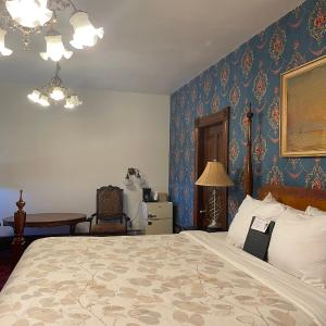 King Suite with Spa Bath