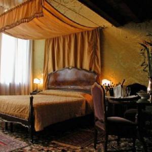 Suite with Canal View