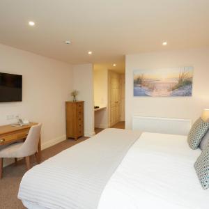 Double Room with Sea View - Ground Floor