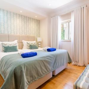 Two-Bedroom Apartment With Sea View and hot tub - First floor
