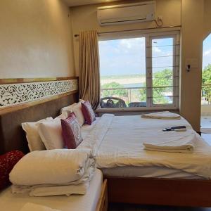 Deluxe Triple Bed River View