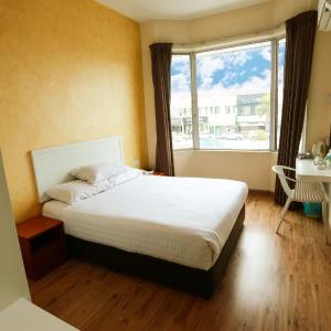 Standard Double Room with Window