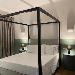 ATHINAIDOS DIVINE SUITE BY K&K