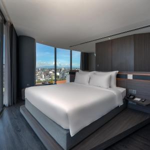 Suite with Balcony and Sea View