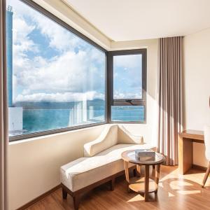 Grand Twin Room , Partial Ocean View with Afternoon Tea Per Stay
