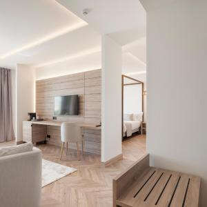 Deluxe Suite with Sea View