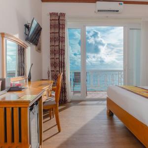 Deluxe Double or Twin Room with Sea View