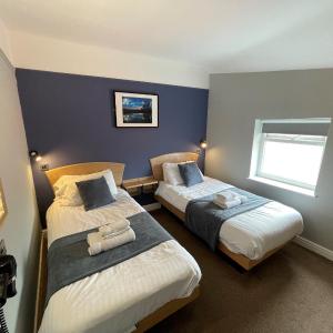 Twin Room with Shared Bathroom