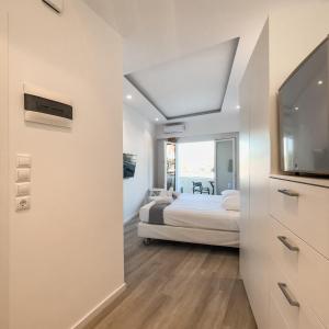 Deluxe Double Room with Side Sea View
