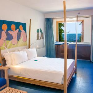Suite with Hot Tub - Spa Access