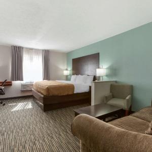 King Room with Roll-In Shower - Accessible/Non Smoking